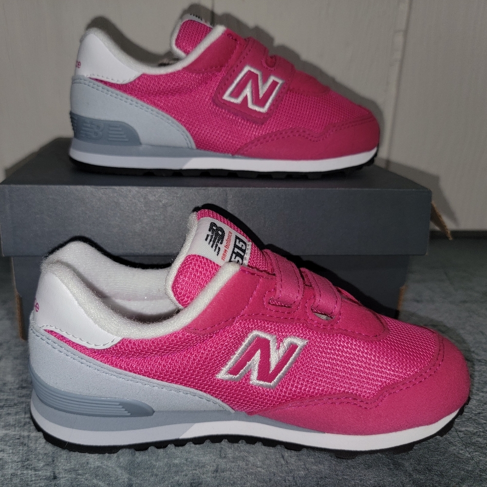 NWB Little Girls New Balance Velcro Shoes Size 10